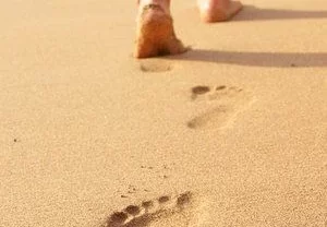 امشي على التراب والرمال