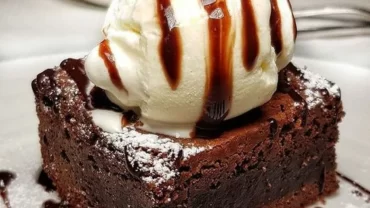 ايس كريم مع البراونيز أو الكب كيك / Ice cream with brownies or cupcakes