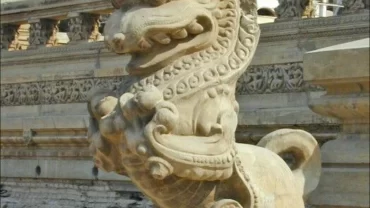 تماثيل قصر البارون