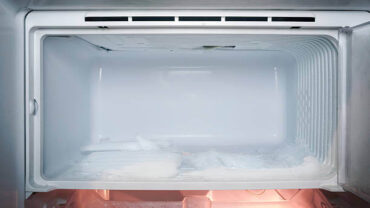 تنظيف مجمد الثلاجة (تنظيف الفريزر)