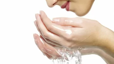 غسل الوجه يومياً بالماء الفاتر