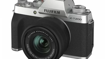 كاميرا FUJI FILM X-T200