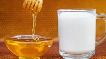 وصفة الحليب والعسل لتفتيح البشرة