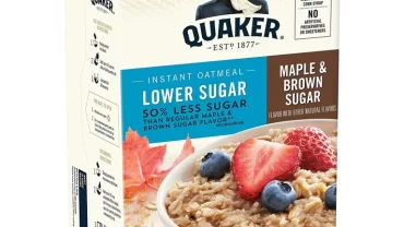 كورن فلكيس كويكر / Quaker Instant Oatmeal Lower Sugar Maple & Brown Sugar