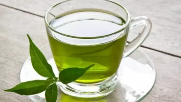 مشروب الشاي الأخضر والزنجبيل
